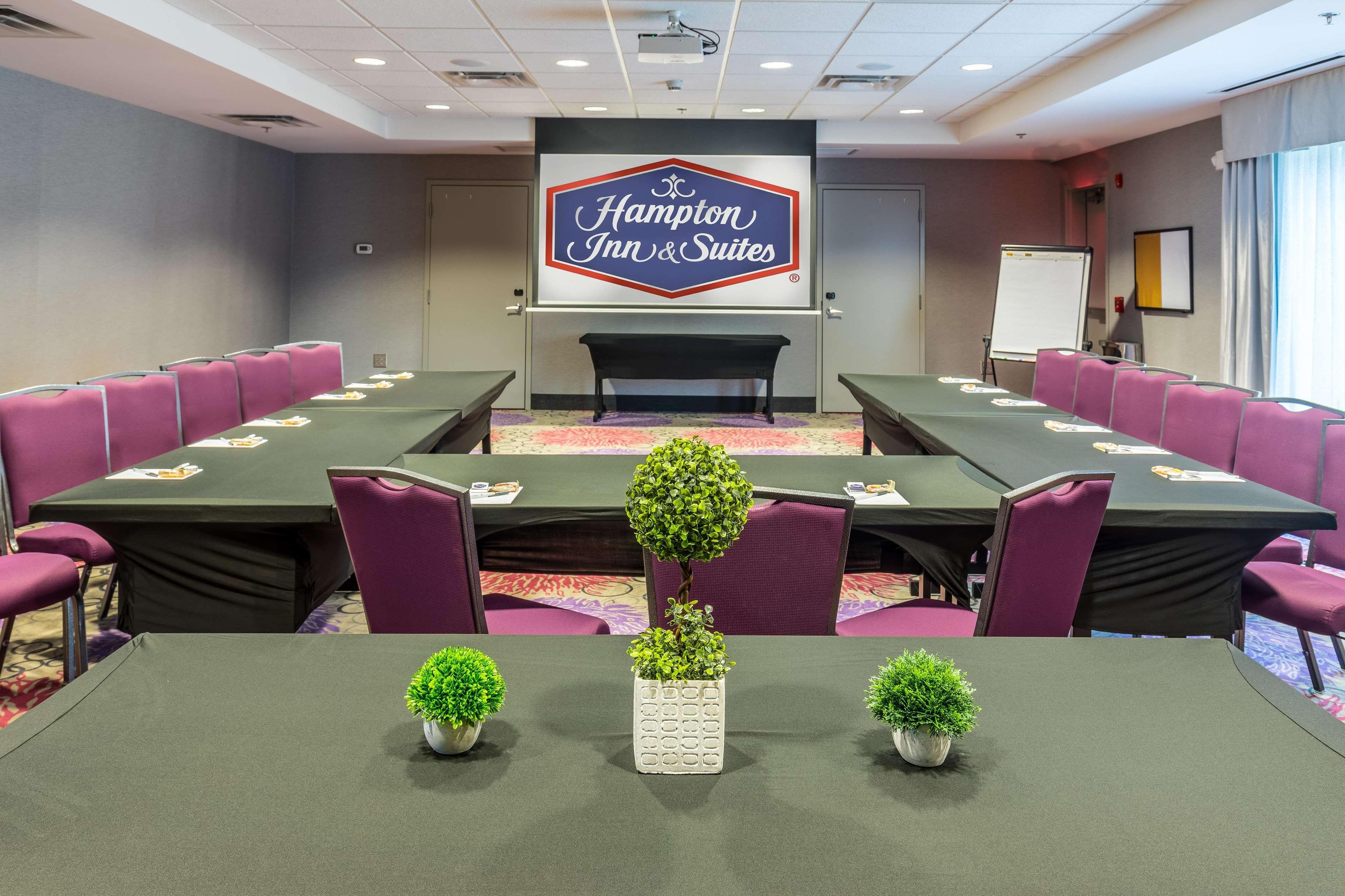 Hampton Inn & Suites Дублин Экстерьер фото