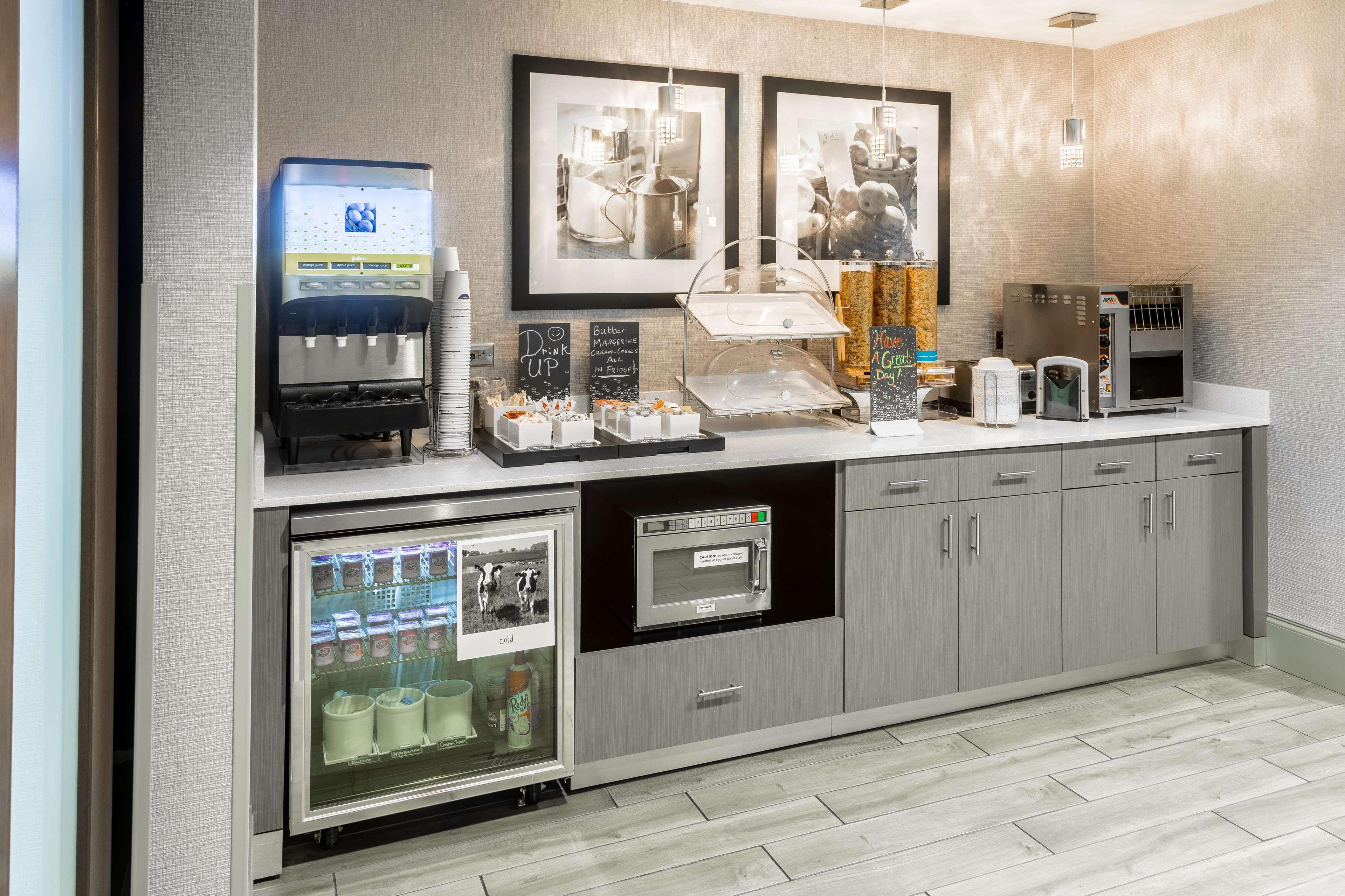 Hampton Inn & Suites Дублин Экстерьер фото