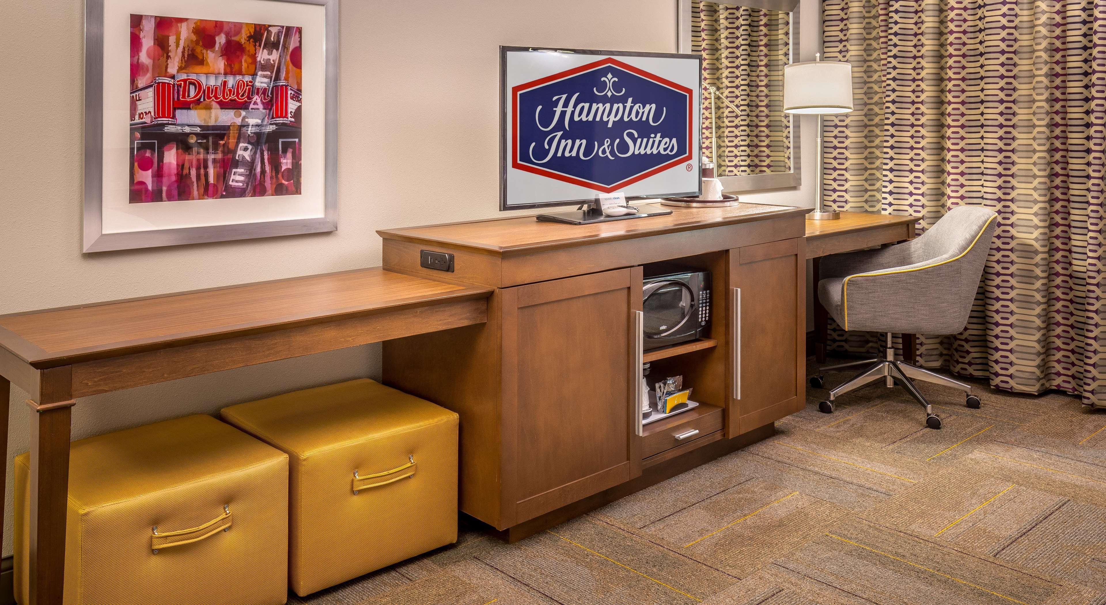 Hampton Inn & Suites Дублин Экстерьер фото