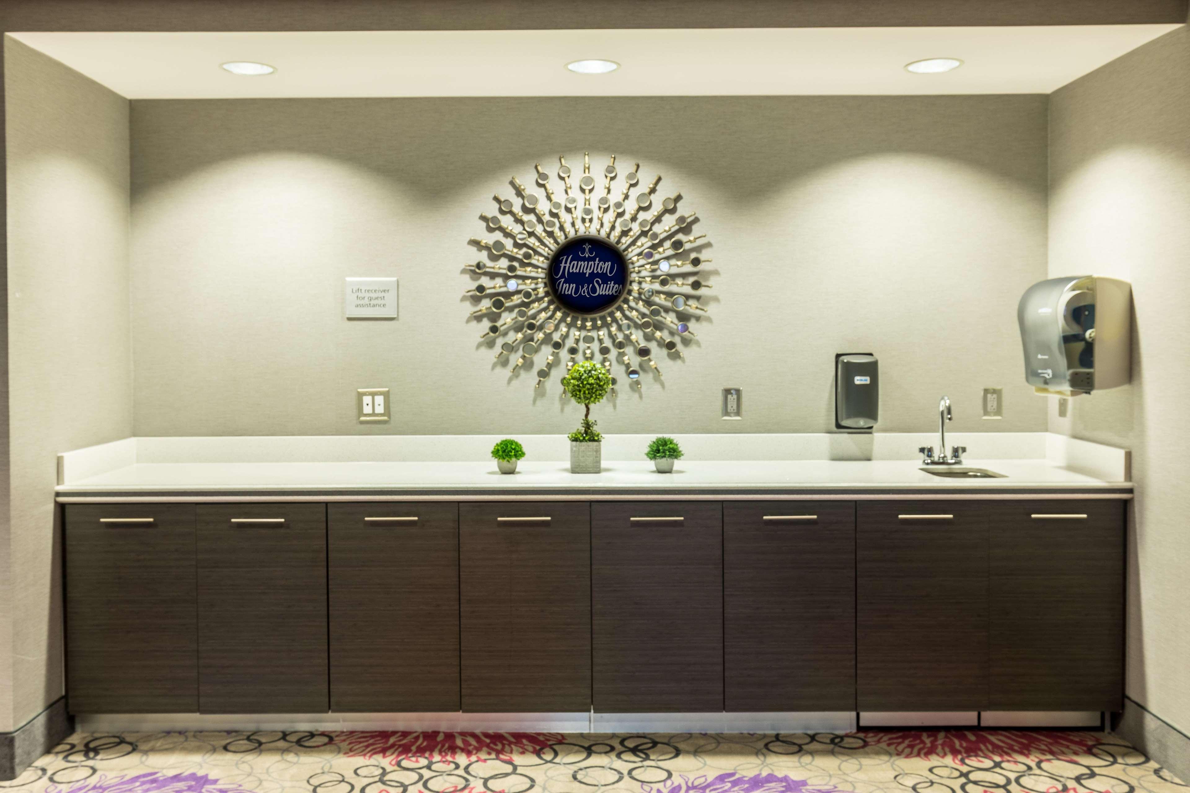 Hampton Inn & Suites Дублин Экстерьер фото