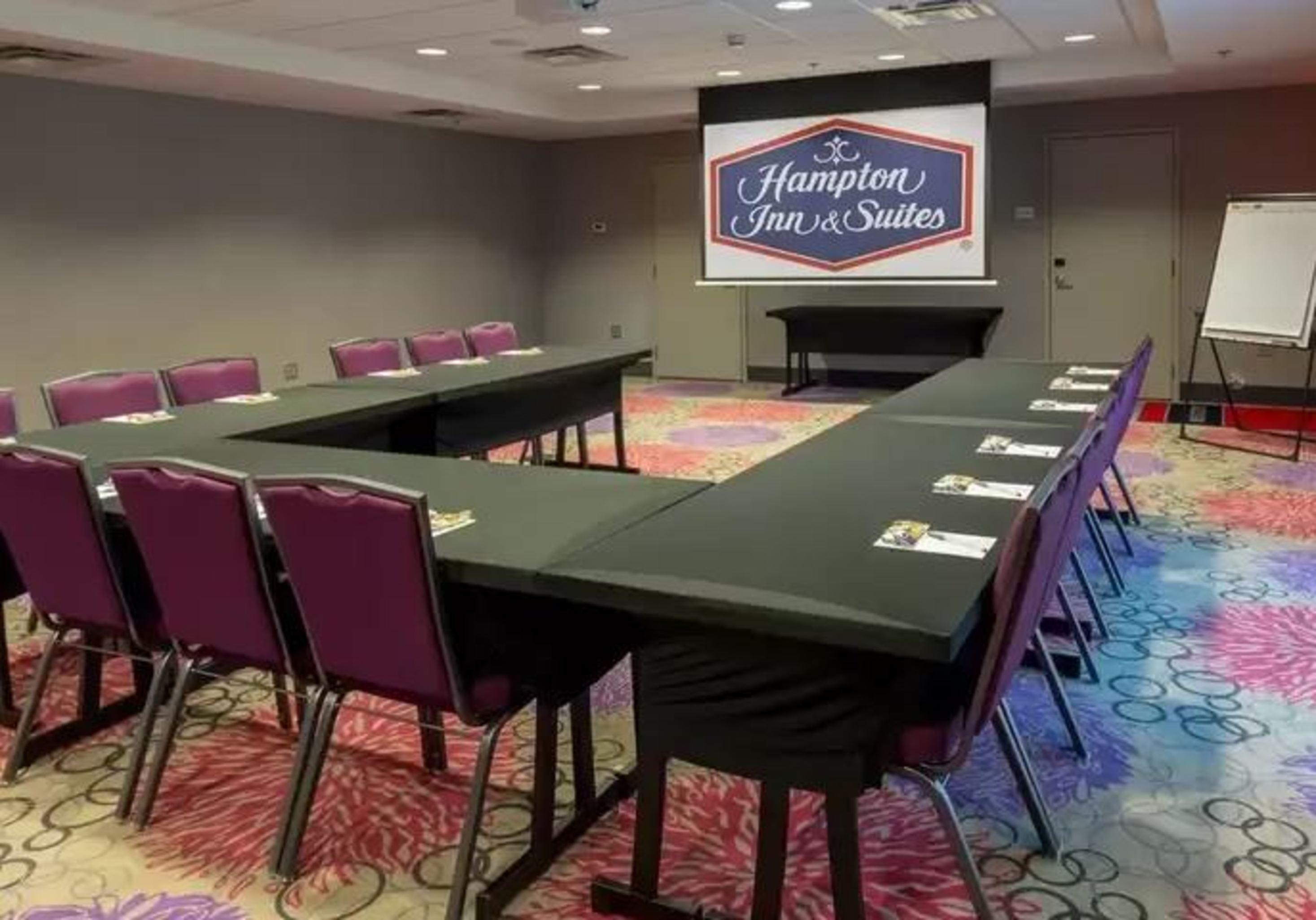 Hampton Inn & Suites Дублин Экстерьер фото